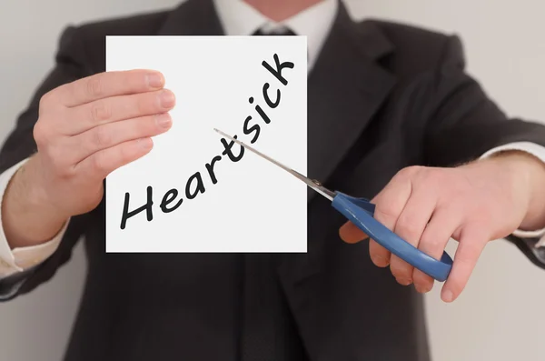 Enfermo de corazón, hombre determinado curando malas emociones — Foto de Stock