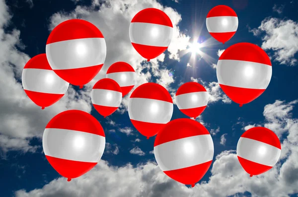 Wielu balonów z flaga Austrii na niebo — Zdjęcie stockowe