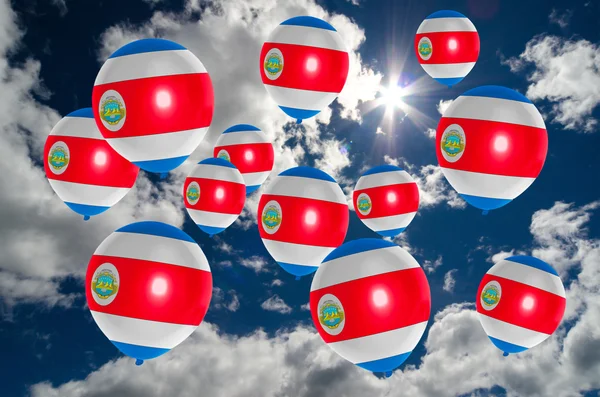 Gökyüzü Kosta Rika bayrağı ile birçok balon — Stok fotoğraf