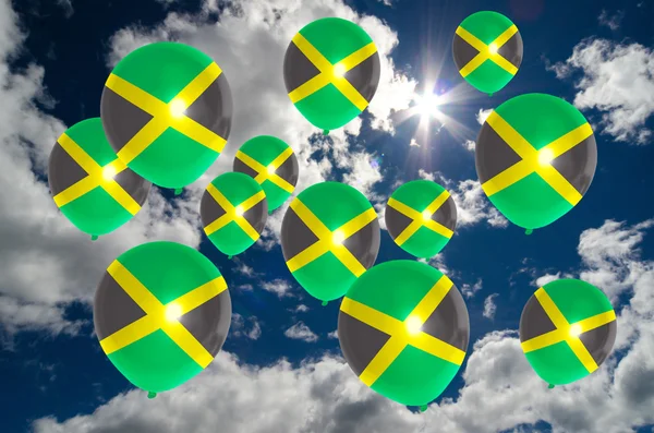 Många ballonger med jamaica flagga på himlen — Stockfoto