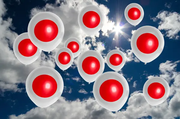 Veel ballonnen met Japanse vlag op sky — Stockfoto