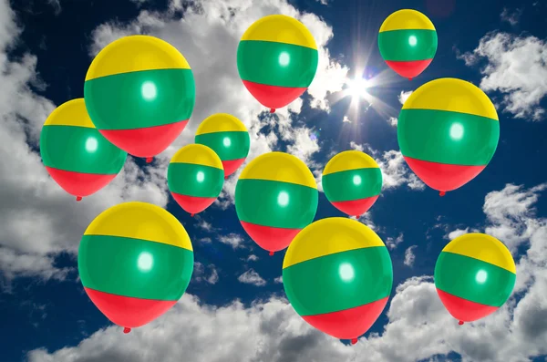 Muchos globos con bandera de Lithuania en el cielo — Foto de Stock