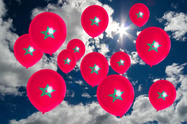 Viele Luftballons mit Marokko-Flagge am Himmel — Stockfoto