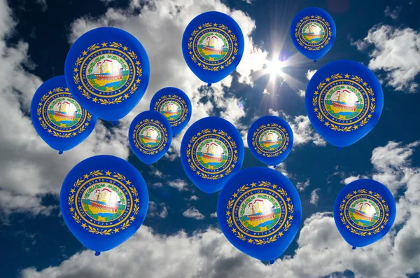 New hampshire bayrak üzerinde sky ile birçok balon — Stok fotoğraf