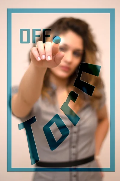 Женщина выключает Torn на цифровом интерфейсе — стоковое фото