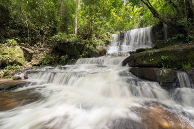 Man Dang Şelalesi. Phetchabun bölgesinin doğal manzarası. Tatil ve tatil gezisi için Tayland 'da yer almaktadır..