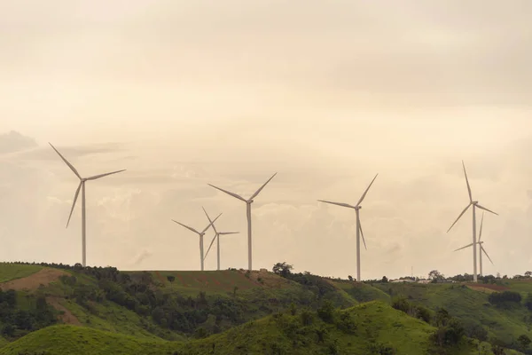 泰国Phetchabun的风力涡轮机或风车农场和山地的空中景观 可持续能源和环境概念 — 图库照片