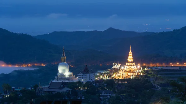Wat Phra Thart Pha Sorn Kaew神龛 自然地区的飞查邦地区自然景观 它坐落在泰国度假旅行 有旅游胜地的背景 — 图库照片