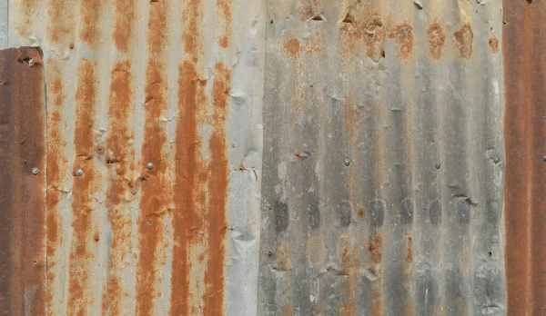 Μεταλλικές Ατσάλινες Ταινίες Σκουριασμένο Κυματοειδές Μέταλλο Σιδήρου Ψευδάργυρος Τοίχο Χάλυβα — Φωτογραφία Αρχείου