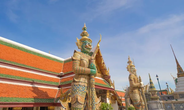 Gigantyczny Pomnik Strażnika Złotej Pagody Temple Emerald Buddha Bangkoku Tajlandia — Zdjęcie stockowe