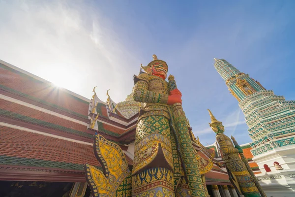Велетенська Статуя Золотої Пагоди Храмі Смарагдового Будди Бангкоку Таїланд Ват — стокове фото