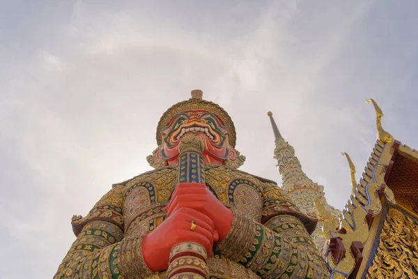 Riesige Wächterstatue Der Goldenen Pagode Tempel Des Smaragd Buddha Bangkok — Stockfoto
