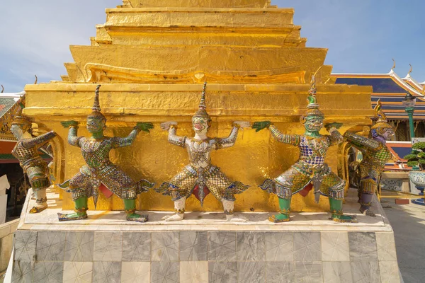 Gigantyczny Pomnik Strażnika Złotej Pagody Temple Emerald Buddha Bangkoku Tajlandia — Zdjęcie stockowe