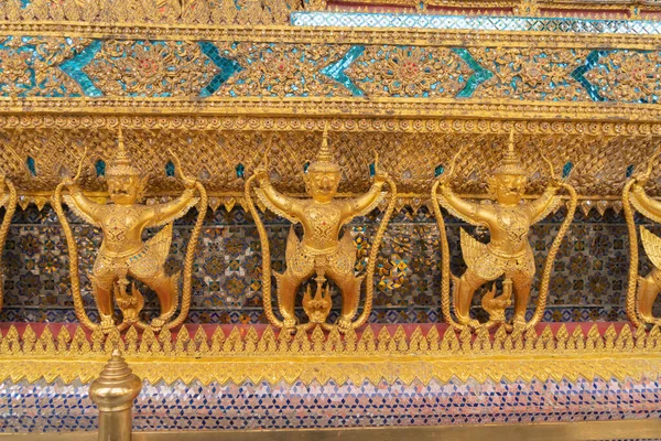 Posąg Garudy Złotej Pagoda Świątyni Szmaragdowej Buddy Bangkoku Tajlandia Wat — Zdjęcie stockowe