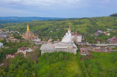 Wat Phra Thart Pha Sorn Kaew Tapınağı, Phetchabun, Tayland. Doğa manzarası. Tatilde ve tatilde seyahat. Tayland turistik merkezi..