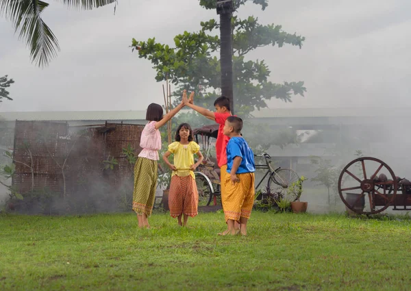 Crianças Tailandesas Folk Meninos Meninas Família Jogando Jogo Tradicional Local — Fotografia de Stock