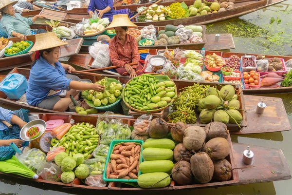 Damnoen Saduak Floating Market Eller Amphawa Lokalbefolkningen Säljer Frukt Traditionell — Stockfoto