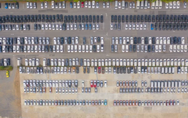 Flygfoto Över Nya Bilar Parkering Till Salu Lager Rad Återförsäljare — Stockfoto