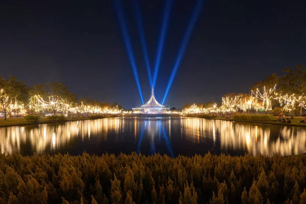 Park Ogrodowy King Rama9 Laserowym Oświetleniem Kwiatami Jeziorem Bangkoku Nocą — Zdjęcie stockowe