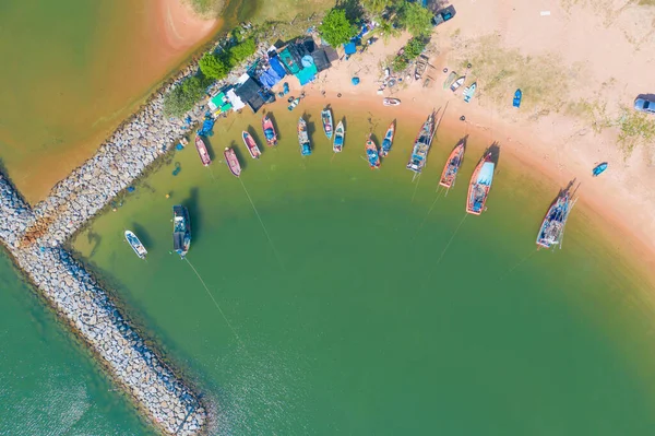 Vista Aerea Dall Alto Barche Sabbia Spiaggia Tropicale Onde Che — Foto Stock