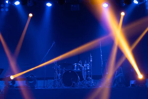 Kosong Panggung Konser Dengan Pencahayaan Penuh Warna Sinar Laser Pertunjukan — Stok Foto