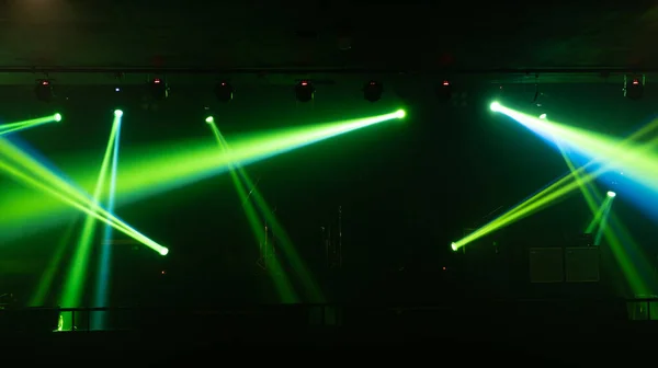 Concerto Palcoscenico Vuoto Con Illuminazione Colorata Laser Fascio Luce Spettacolo — Foto Stock