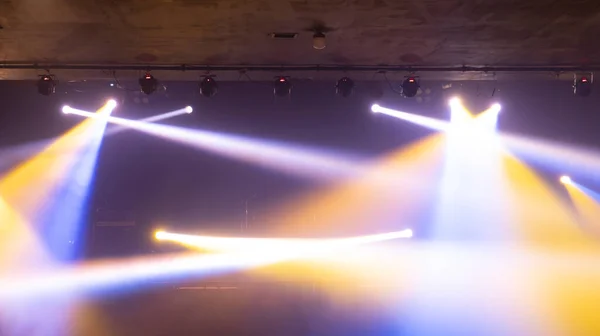 Leeg Podiumconcert Met Kleurrijke Belichting Laserstraal Spotlight Show Disco Pub — Stockfoto