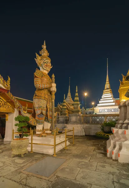 Estatua Gigante Guardián Pagoda Dorada Templo Del Buda Esmeralda Bangkok — Foto de Stock