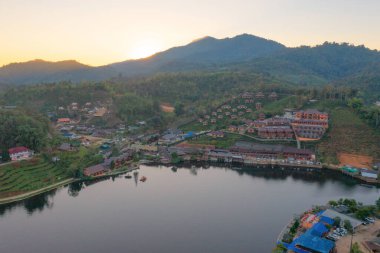 Ban Rak Thai köyü, Çin oteli, Mae Hong Son, Tayland. Seyahat ve tatilde doğa manzarası.