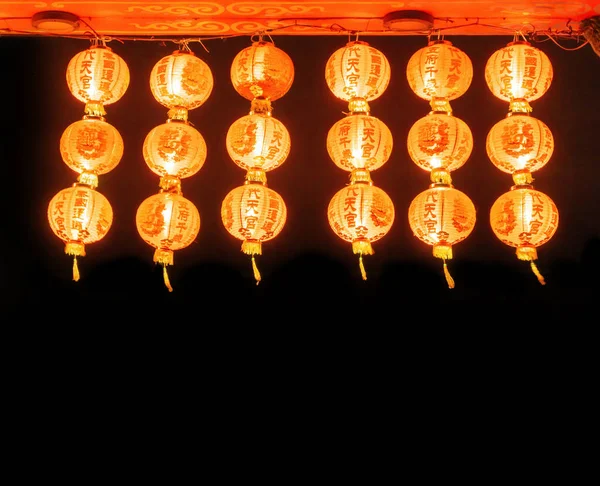 Lanternas Chinesas Vermelhas Penduradas Lâmpadas Arame Livre Templo China Decoração — Fotografia de Stock