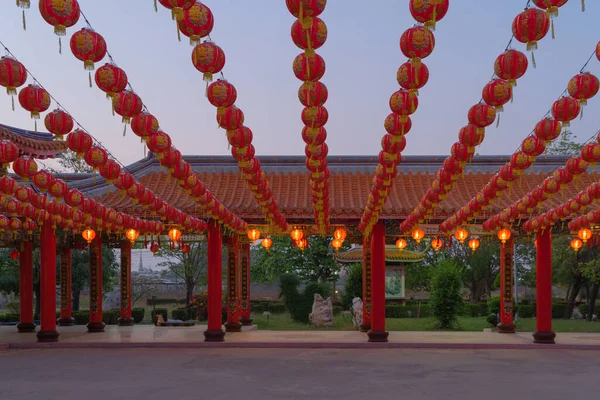 Lanternes Chinoises Rouges Suspendues Des Lampes Extérieures Fil Métallique Dans — Photo