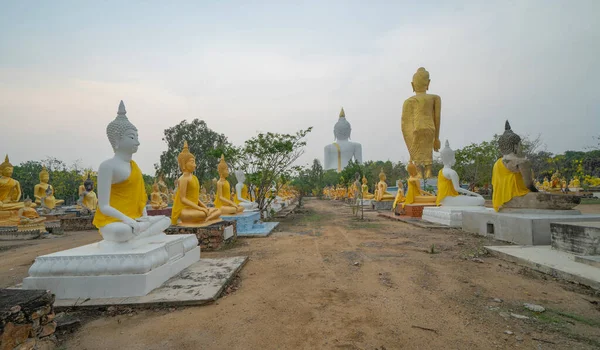 Wiersz Posągów Buddy Stare Ruiny Rozci Gacza Wat Phai Rong — Zdjęcie stockowe