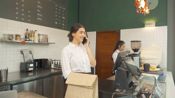 Busy Middle East Woman Barista People Apron Collecting Order Talking — Stock Photo, Image