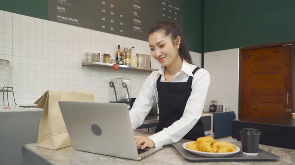 Portrait Asian Woman Barista People Apron Typing Working Online Internet — Stock Photo, Image