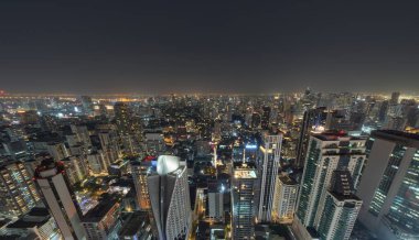 Tayland 'ın başkenti Skyline' ın havadan görüntüsü. Finansal bölge ve Asya 'nın akıllı kentsel kentindeki iş merkezleri. Geceleri gökdelen ve yüksek binalar.