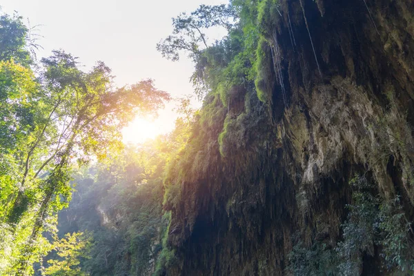 Stalactite Naturelle Falaise Pierre Stalagmite Pendent Plafond Grotte Dans Grotte — Photo