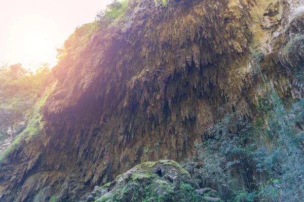 Estalactite Natural Estalagmite Penhasco Pedra Rocha Pendurar Teto Caverna Caverna — Fotografia de Stock