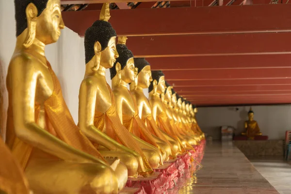 Rangée Statues Bouddha Vieilles Ruines Temple Wat Phra Mahathat Voramahavihan — Photo