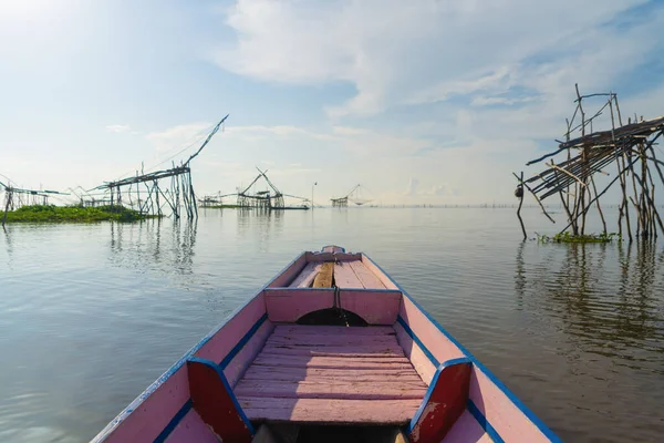 Plachetnice Místní Rybářské Pasti Sítě Kanálu Jezero Nebo Řeka Při — Stock fotografie