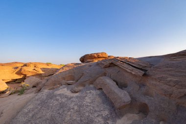 Sam Phan Bok, Ubon Ratchathani, Tayland. Mekong Nehri 'ndeki dağlık tepeli kuru kayalıklar. Doğa manzarası. Tayland 'ın Büyük Kanyonu.