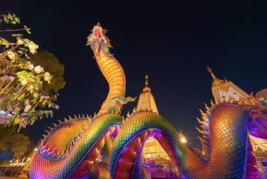 Wat Phra 'da, Nong Bua Dhammyuttika Tapınağı Ubon Ratchathani Bölgesi, Tayland' da bulunan Chedi stupa pagoda Budizmi heykeli..