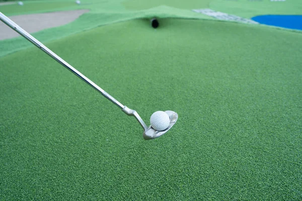 Uplifting Swing Golf Ball Blue Green Simulation Golf Court Rooftop — Stock Photo, Image