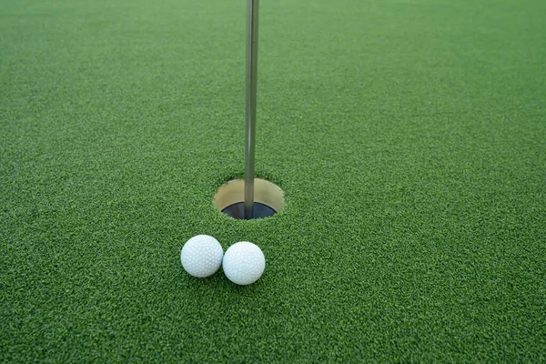 Golfball Loch Mit Grünem Rasenfeld Golfplatz Sport Und Freizeitaktivitäten Freien — Stockfoto