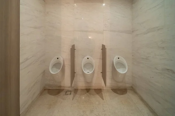 Urin Modern Toilet Umum Laki Laki Umum Kamar Mandi Restoran — Stok Foto