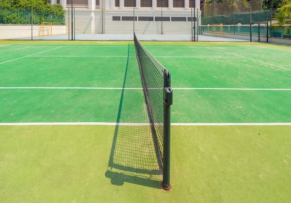 Pista Tenis Vacía Con Red Deporte Campo Actividades Recreativas Estadio —  Fotos de Stock