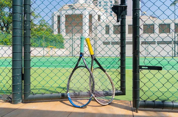 Schläger Auf Dem Tennisplatz Sport Und Freizeitaktivitätsplatz Nationalen Freiluftstadion Grüne — Stockfoto