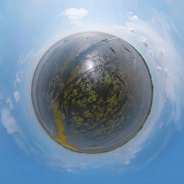 Маленькая Планета 360 Градусов Сферы Панорама Воздушного Вида Туристической Лодки — стоковое фото