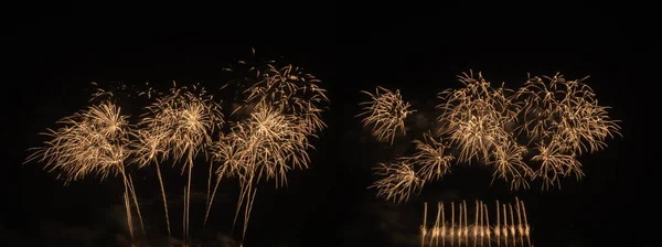 Міжнародний Фестиваль Феєрверків Показує Вночі Різноманітні Барвисті Феєрверки Святкові Дні — стокове фото