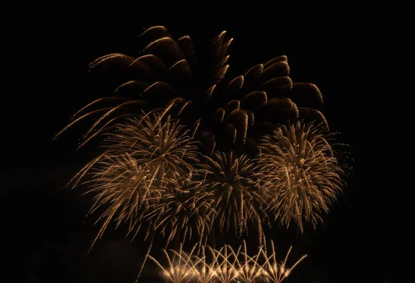 Международный Фестиваль Фейерверков Ночью Разнообразие Красочных Фейерверков Праздники Праздник Изолированы — стоковое фото