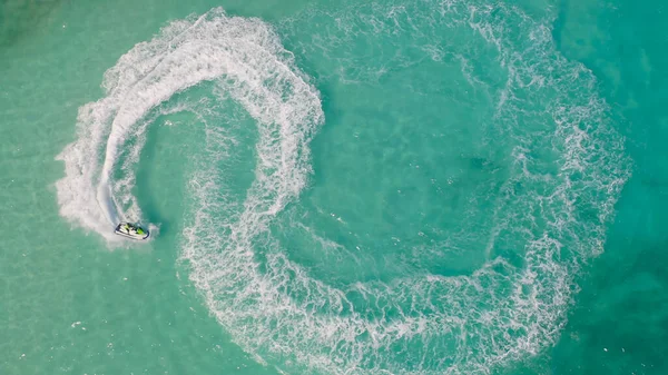 Vista Aerea Dall Alto Jet Ski Barca Che Disegna Una — Foto Stock